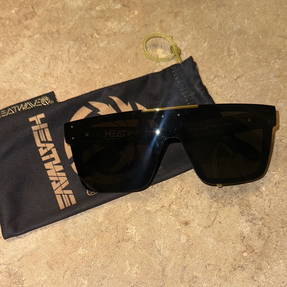 Heatwave Quatro Black Sunglasses